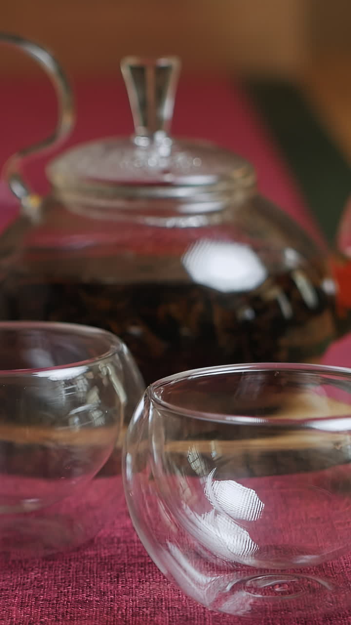 Preparing a cup of black tea with a glass tea set