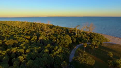 Video-De-Dron-De-4k-Del-Puente-De-La-Vía-Aérea-Del-Sol-Que-Atraviesa-La-Bahía-De-Tampa-Y-El-Golfo-De-México-Cerca-De-St