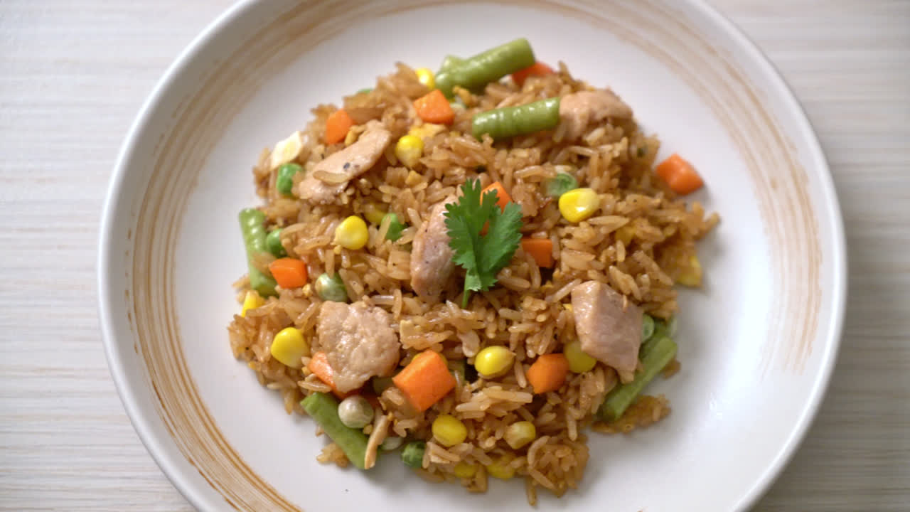 arroz frito con cerdo y verduras