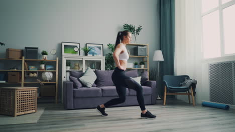mujer haciendo ejercicio en casa