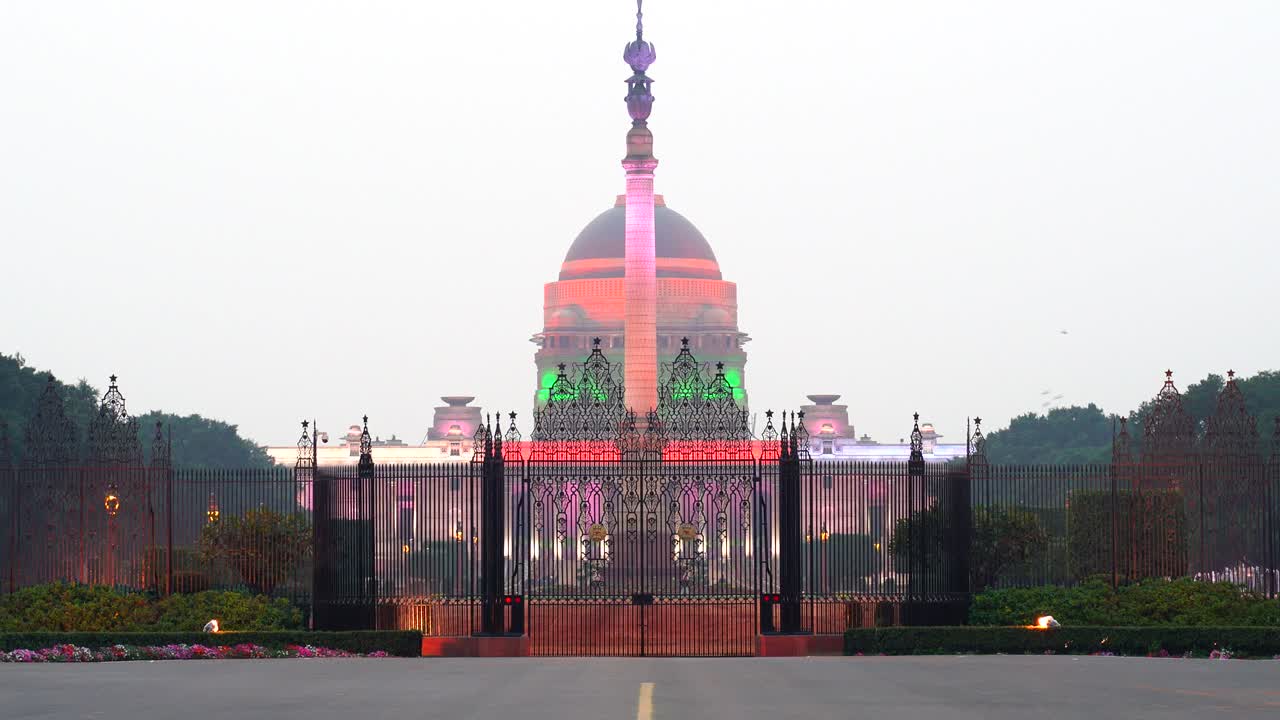 라슈트라파티 바반의 아름다운 저녁 풍경