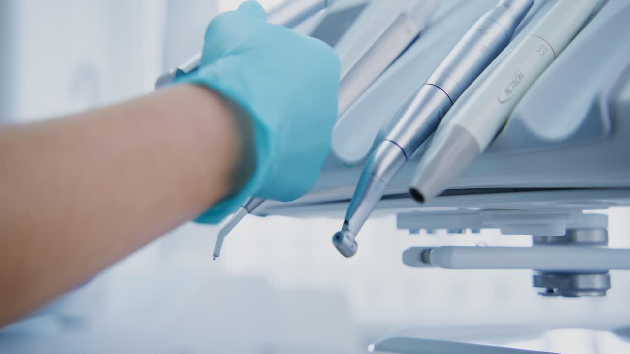 치과 의사의 도구 및 장비