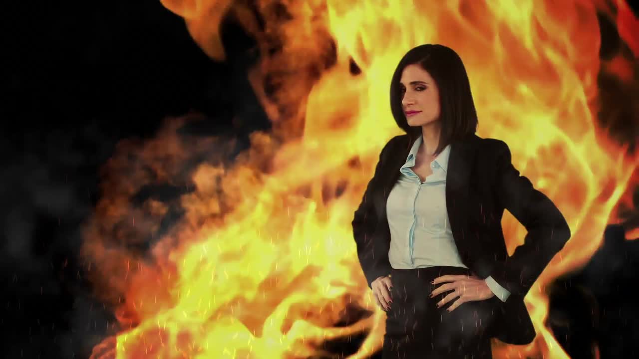 mujer de negocios dura golpeando