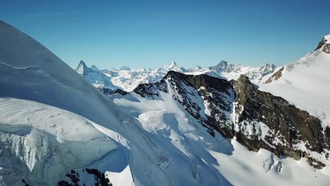 Mountain-range-in-the-swiss-alps,-Saas-Fee