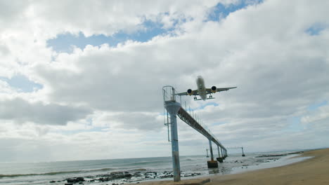 Das-Flugzeug-Landet