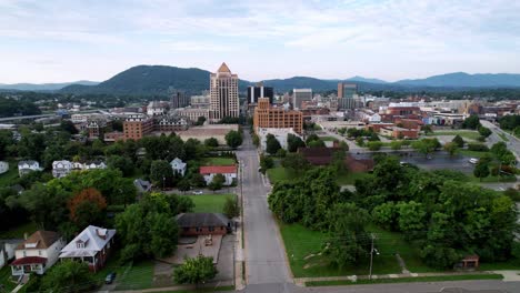 Show:-Vorstoß-In-Die-Skyline-Von-Roanoke,-Virginia