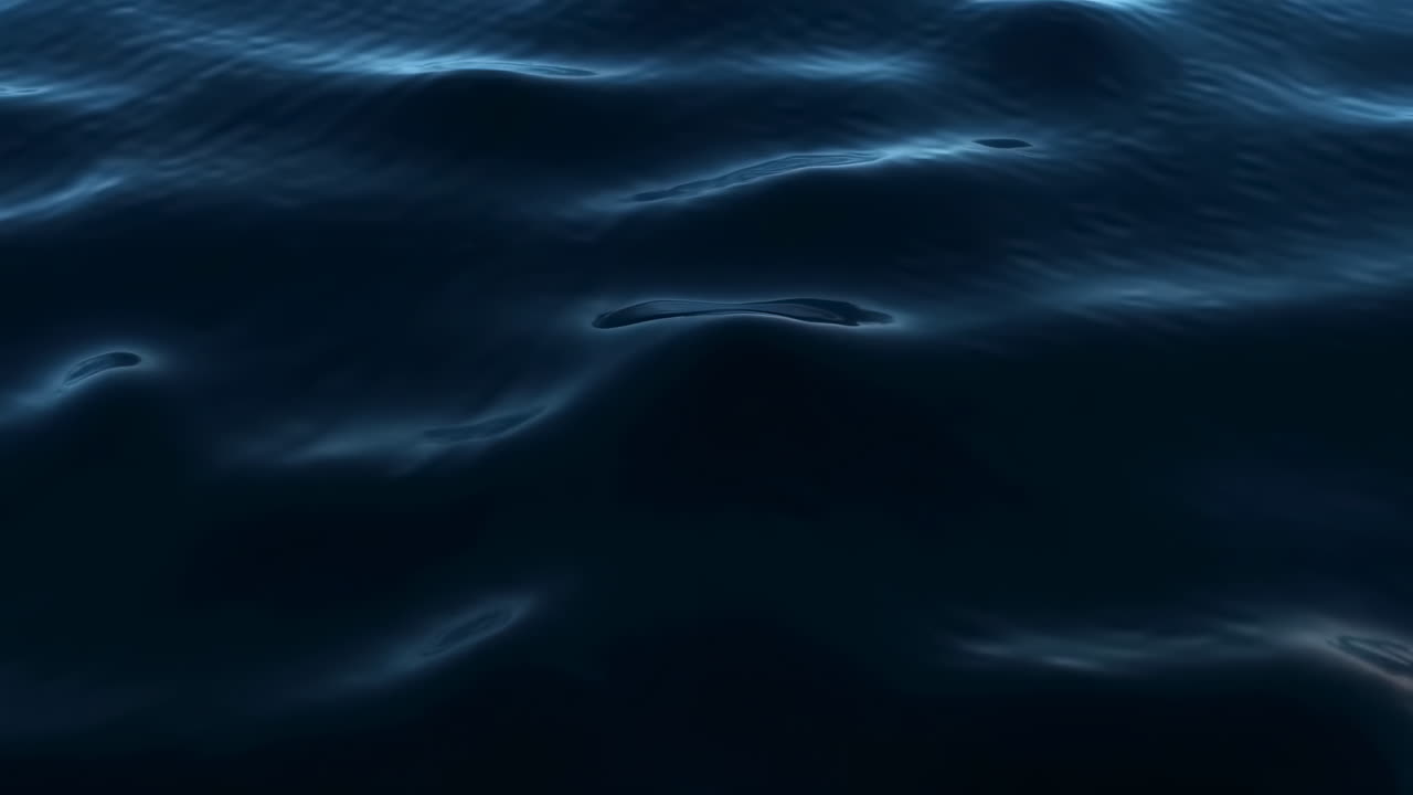 Superficie dell'acqua blu scuro con lievi increspature