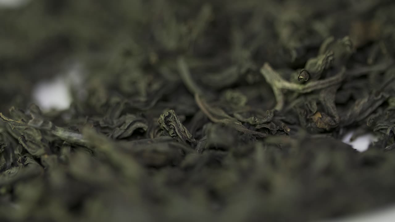 primer plano de las hojas de té negro