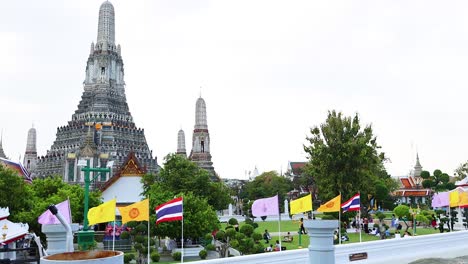 scenic view of wat arun in bangkok