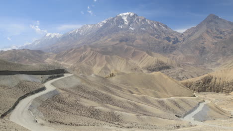 La-Imponente-Montaña-De-Ghami-Himal-Cerca-De-Ghami-En-La-Región-Mustang-Superior-Del-Norte-De-Nepal,-Asia