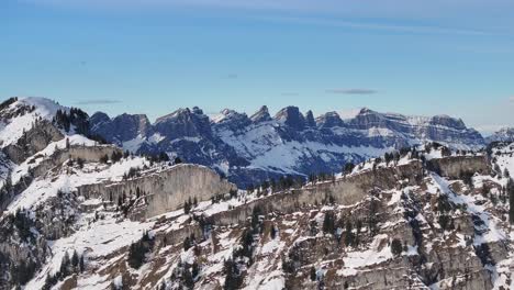 Vista-Aérea-De-La-Cordillera-Churfirsten-En-El-Cantón-De-San