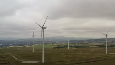 Drohnenaufnahmen-über-Windkraftanlagen-In-Einem-Windpark