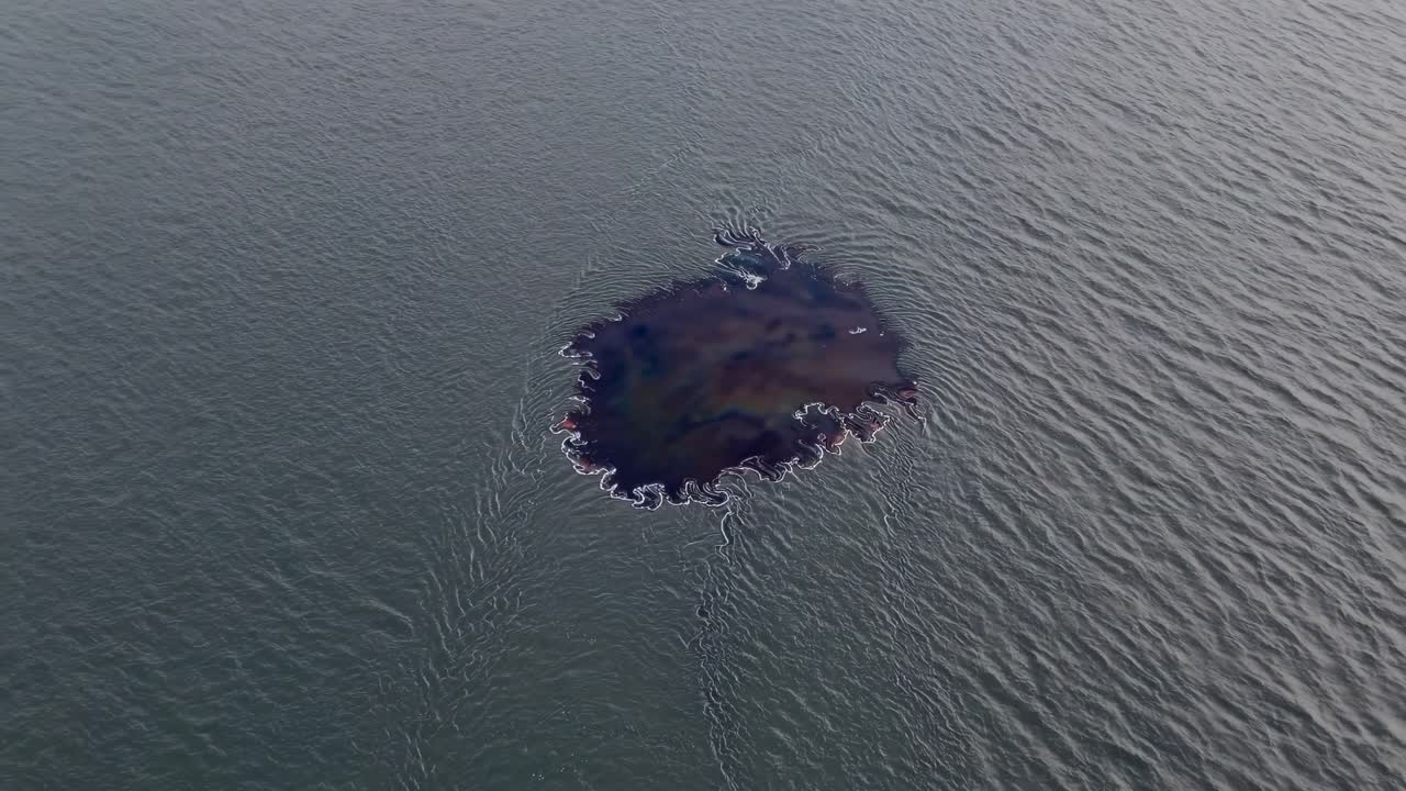 derrame de petróleo en el océano