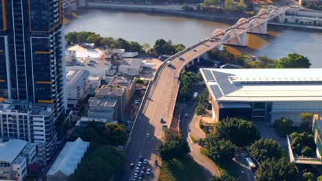 Barrio-De-South-Bank-En-Brisbane,-Australia---Toma-Aérea-De-Drones