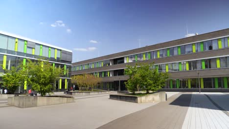 patio de hochschule rhein waal en alemania