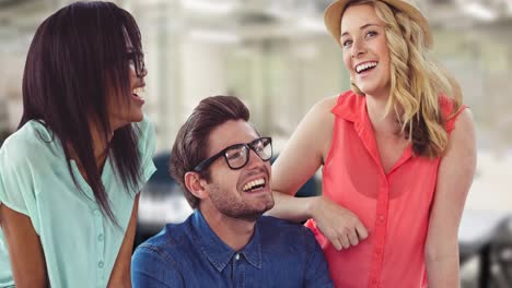 animación de la sonrisa de diversas personas de negocios en la oficina