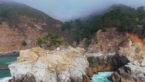 Mcway-Falls-Wasserfall-In-Big-Sur,-Kalifornien