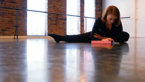 ballerina using a mobile phone