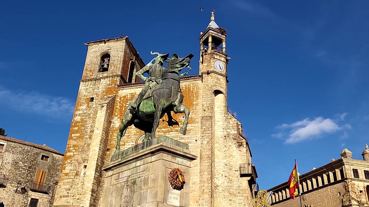Rytterstatue af Francisco Pizarro. Bronzestatue af den spanske conquistador til hest. Plaza Mayor, Trujillo, Spanien.
