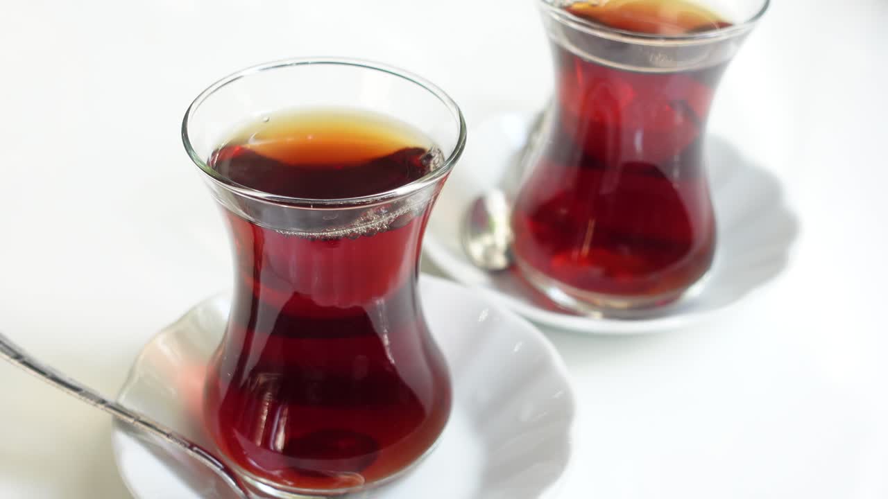 두 잔의 터키 차