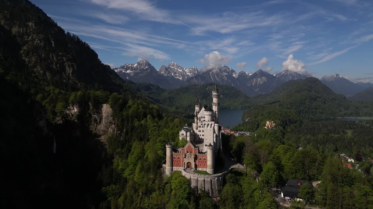 el castillo de neuschwanstein en los alpes bávaros