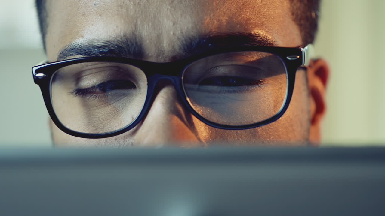 sea exhaustivo en su lectura