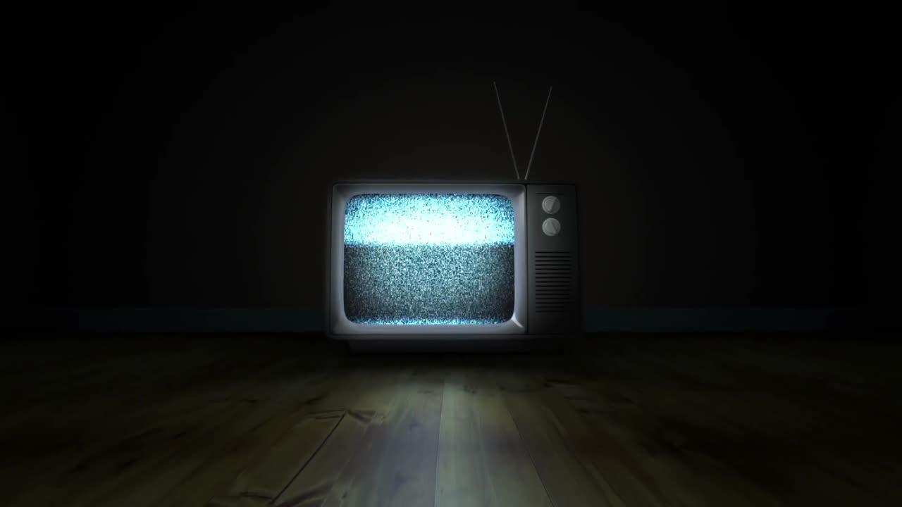 TV vecchio stile con neve