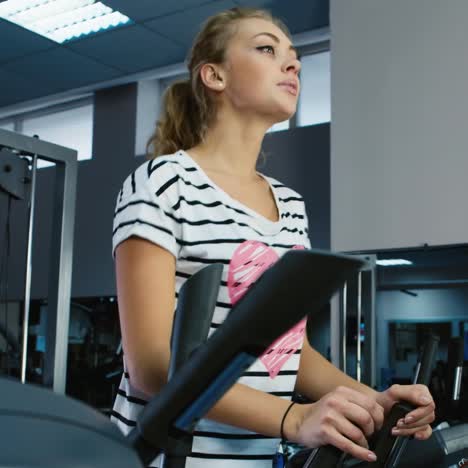 Jóvenes-Entrenan-En-El-Gimnasio-4