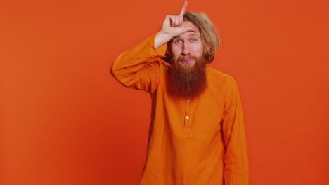 man laughing and pointing while making loser sign