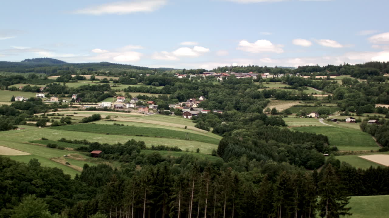 panorama alemán sobre las verdes colinas