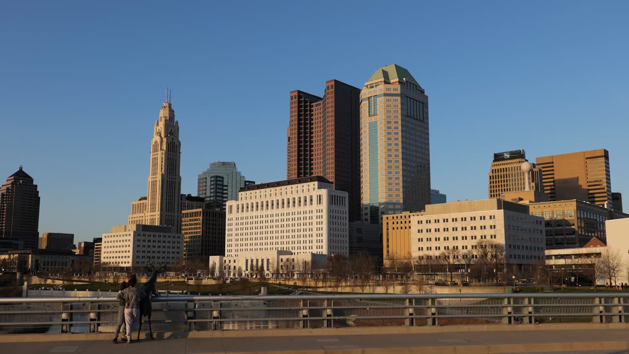 Skyline di Columbus, Ohio, al tramonto dal ponte di Rich Street