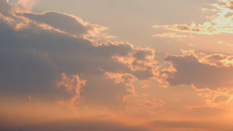 Beautiful-warm-skies-sunset-clouds-in-the-evening-in-Calgary,-Alberta,-Canada