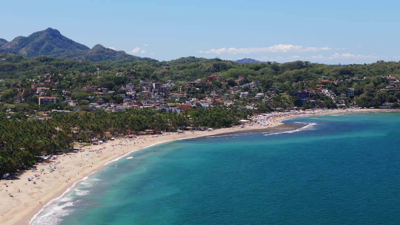 vuelo aéreo sobre sayulita, méxico
