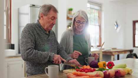 Küche,-Seniorenpaar-Und-Gemüse-Kochen