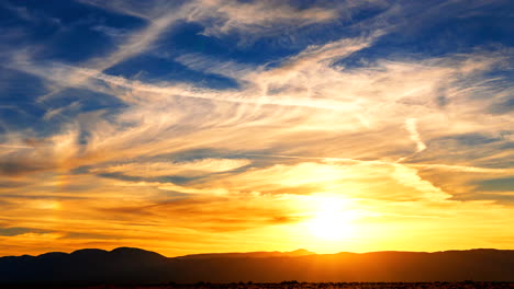 Lapso-De-Tiempo-De-Puesta-De-Sol-Ardiente-En-El-Desierto-De-Mojave