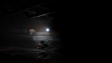 dron industrial interior con luz brillante para la inspección del tanque de la caldera