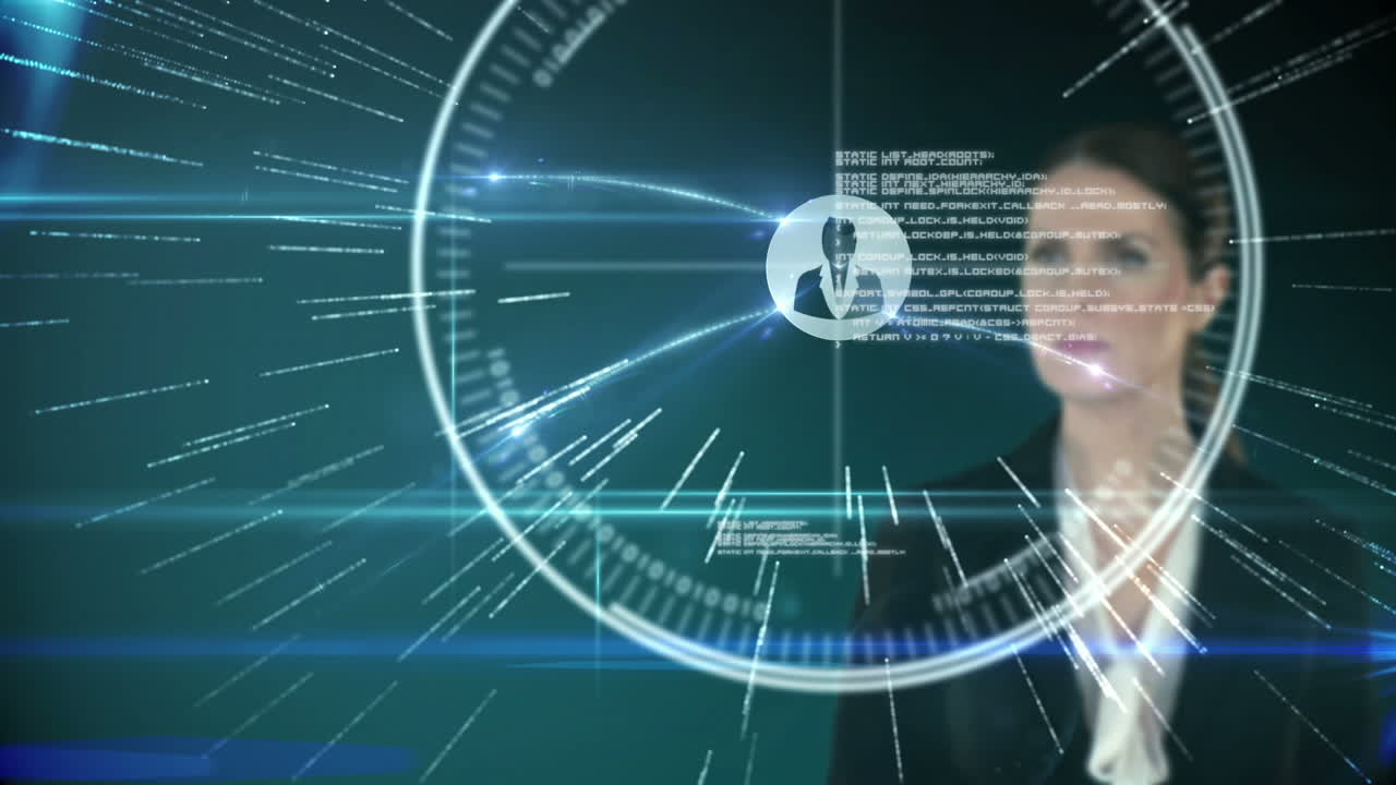 una mujer de negocios tocando una interfaz futurista sobre un fondo negro