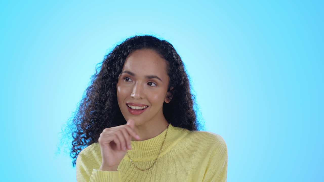 pensamiento, idea y mujer en el estudio con acuerdo