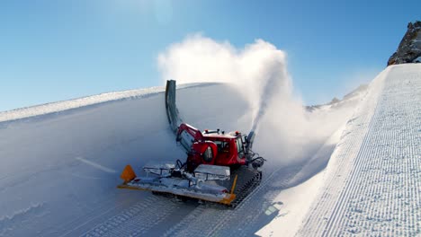 La-Estación-De-Esquí-Prepara-Un-Enorme-Halfpipe-De-Esquí-Y-Snowboard