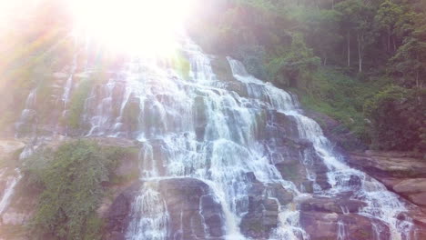 Vista-Aérea-De-La-Cascada-Maeya,-Tailandia