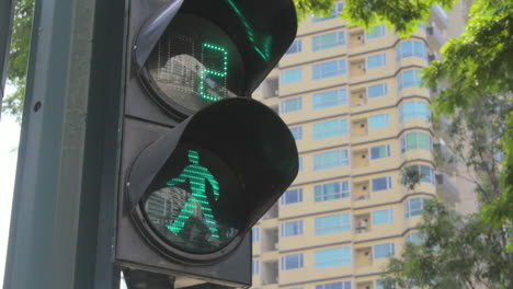 semáforo en una intersección