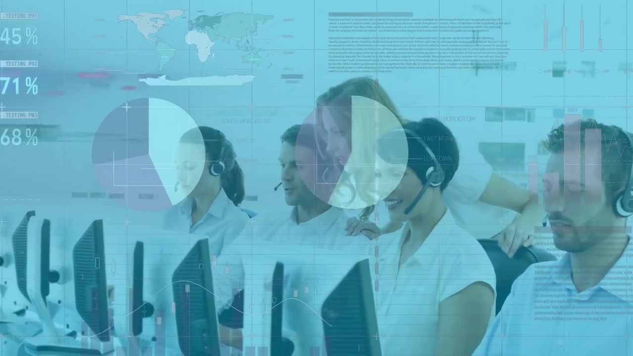 animación de un grupo de trabajadores de centros de llamadas multiétnicos que usan auriculares y usan computadoras en las oficinas