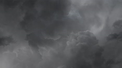 Nubes-Grises-Oscuras-Cubrieron-El-Cielo,-Una-Tormenta