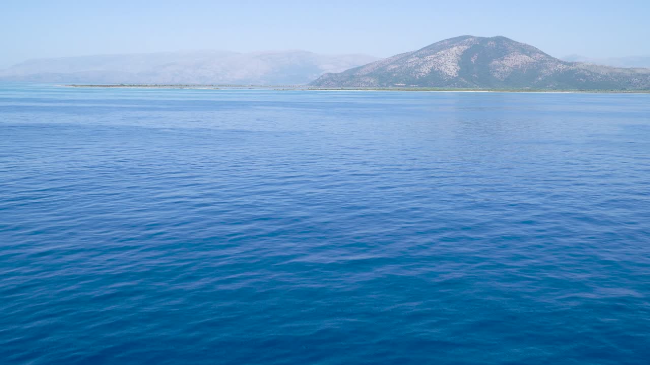 깊은 파란 바다 물