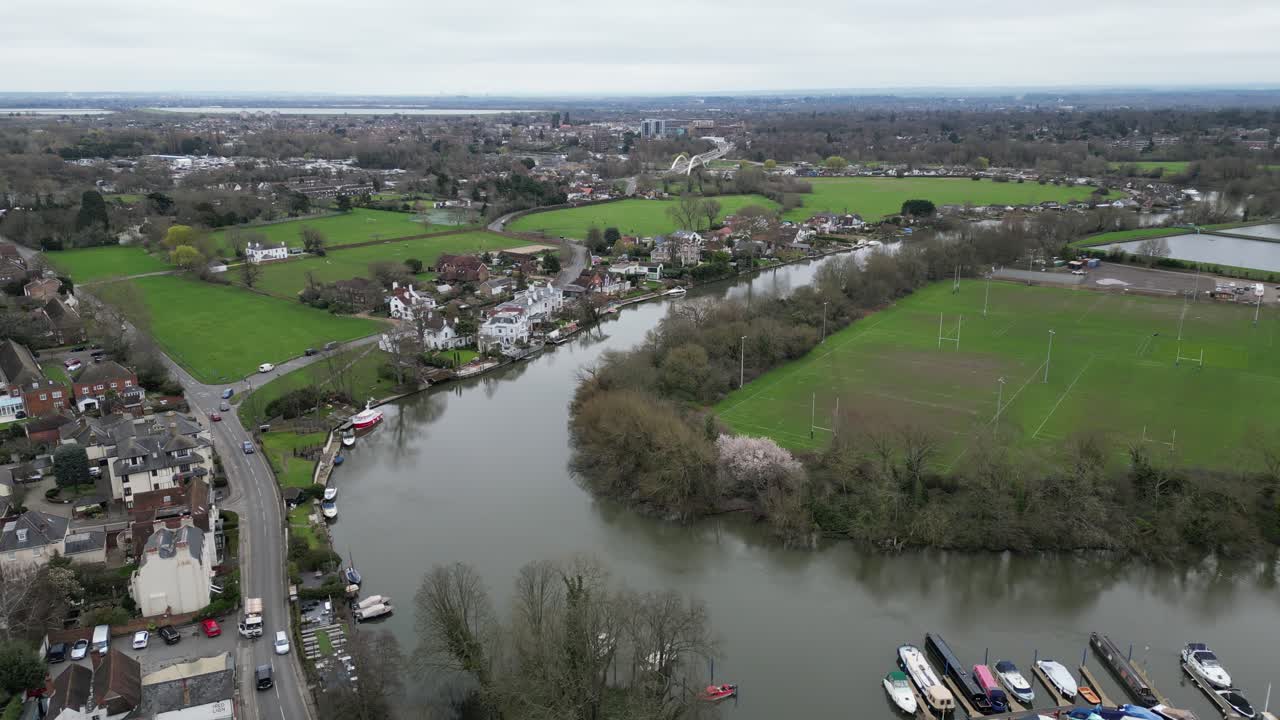 río támesis shepperton surrey reino unido drone vista aérea