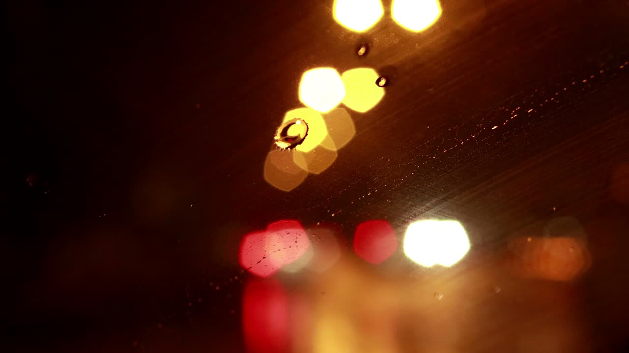 밤에는 바람 방패에 비방울이 떨어집니다.