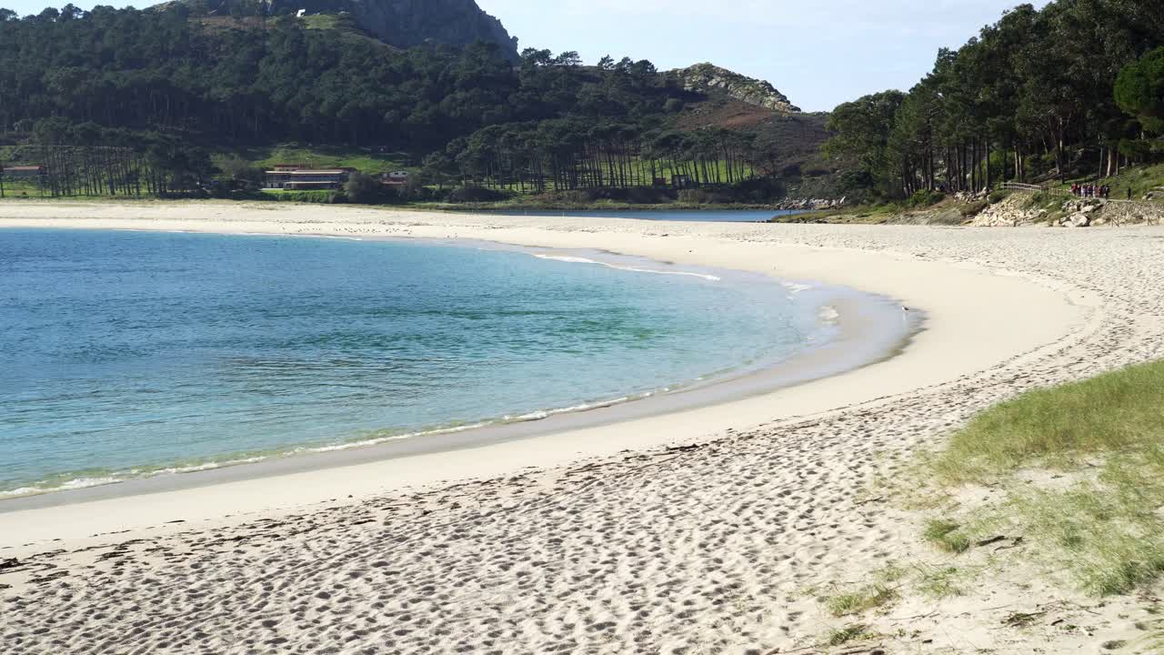 Static shot of the beautiful and paradisiacal Rodas beach without people in the Cíes islands