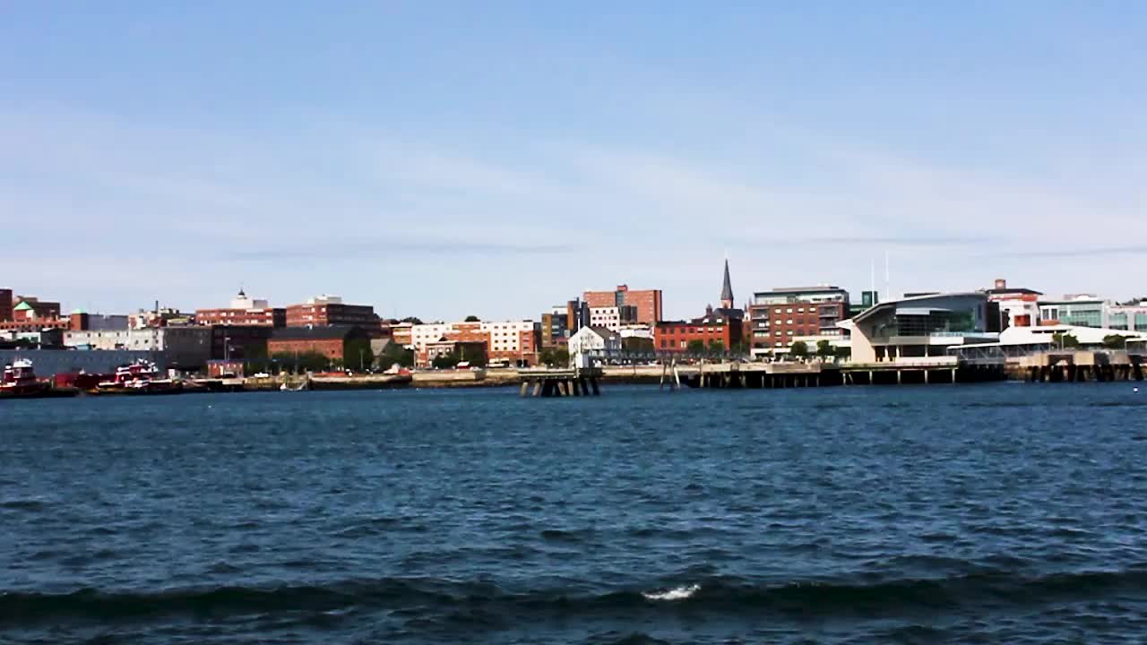 범선이 있는 메인주 포틀랜드 해안가