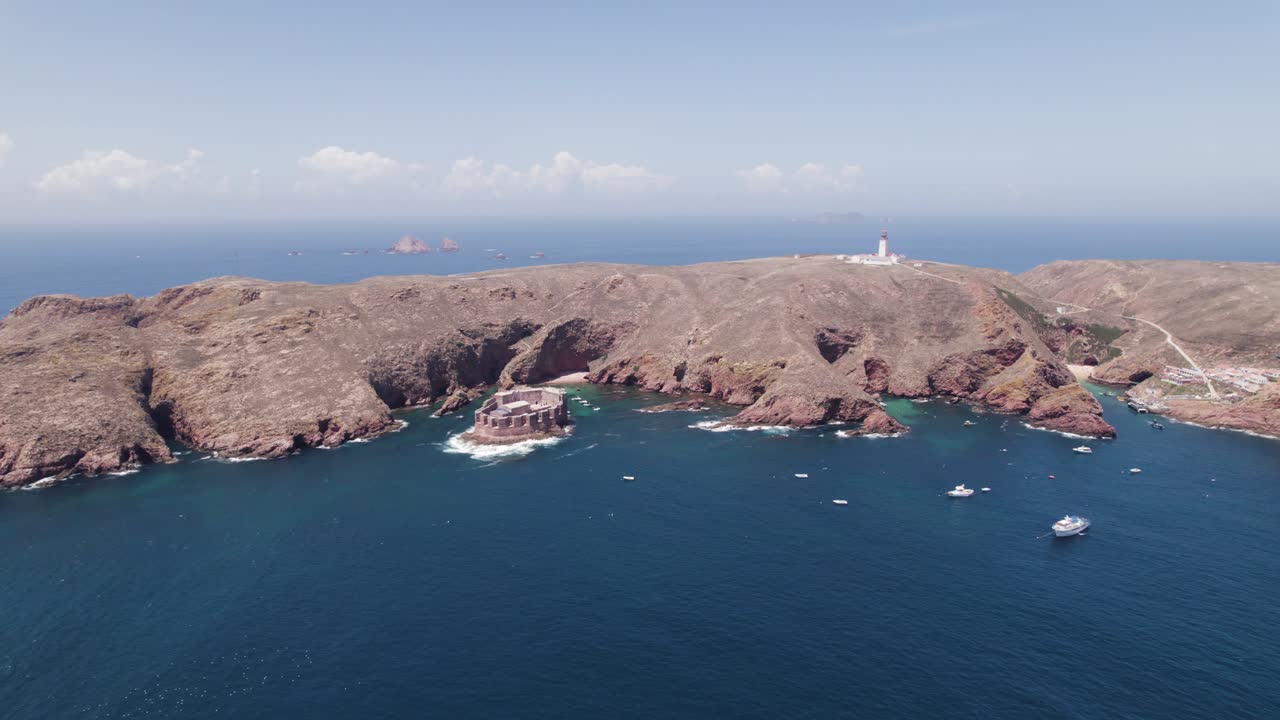 공기: 포르투갈의 베를렌가스 섬의 파노라마