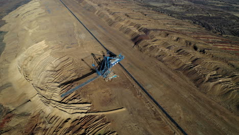minería de carbón desde arriba en un día soleado